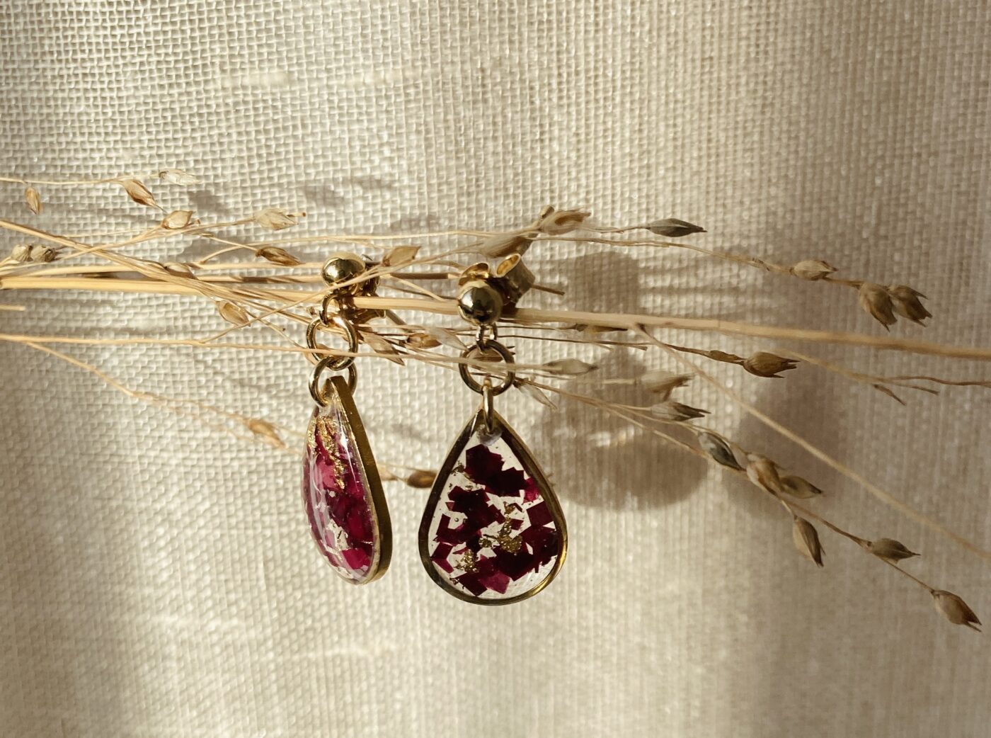 Boucles d'oreilles aux pétales de rose – Image 5